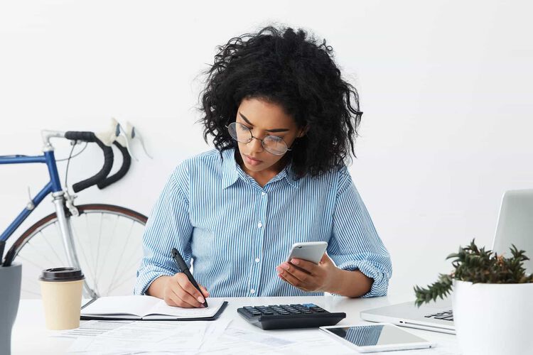 woman doing her taxes